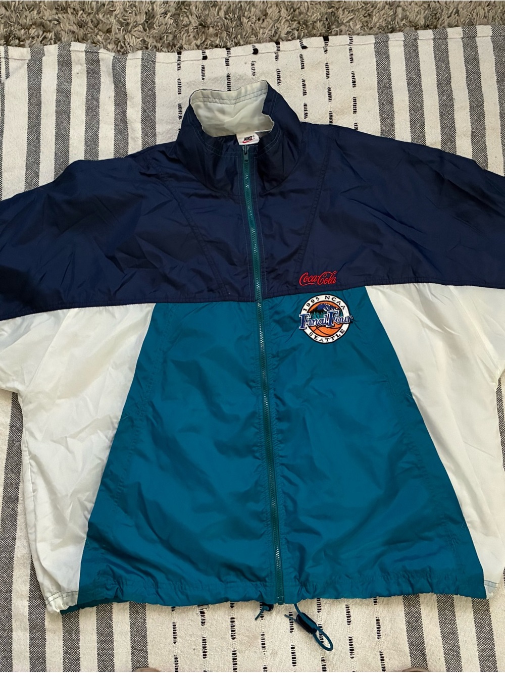 Nike Men’s Windbreaker Jacket in Navy/Teal/White